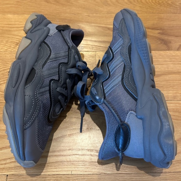 ADIDAS OZWEEGO - Men's Dark Gray Sneakers - Picture 6 of 9
